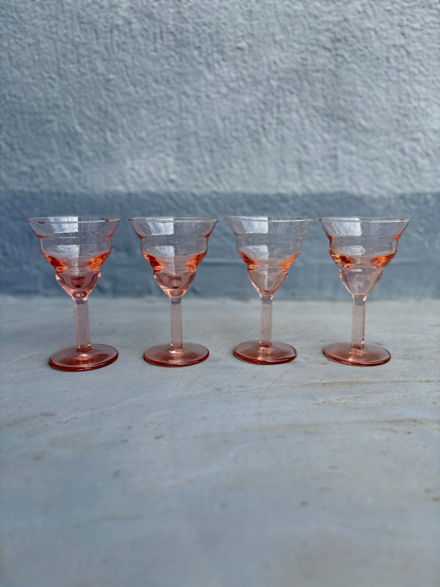 4 grand verres à liqueur
